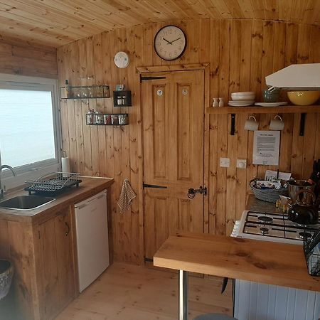 Anglesey New Modern Shepherds Hut With Spa Hot Tub Gwalchmai Luaran gambar