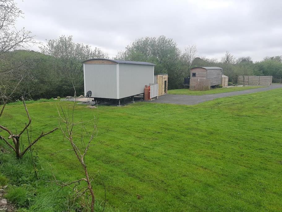 Anglesey New Modern Shepherds Hut With Spa Hot Tub Gwalchmai Luaran gambar