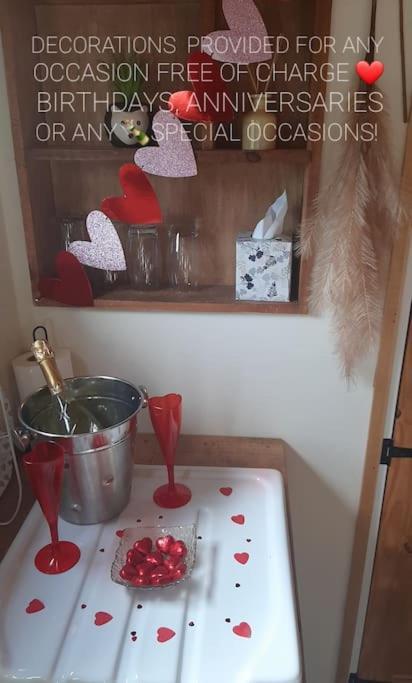 Anglesey New Modern Shepherds Hut With Spa Hot Tub Gwalchmai Luaran gambar