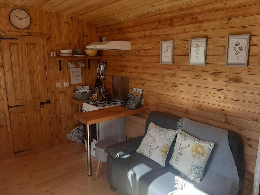 Anglesey New Modern Shepherds Hut With Spa Hot Tub Gwalchmai Luaran gambar