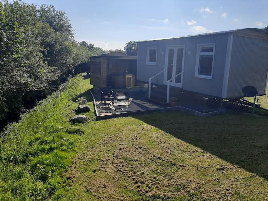 Anglesey New Modern Shepherds Hut With Spa Hot Tub Gwalchmai Luaran gambar